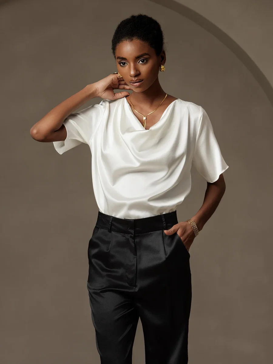 19Momme Camiseta casual de seda con cuello drapeado y manga corta - Imagen 6
