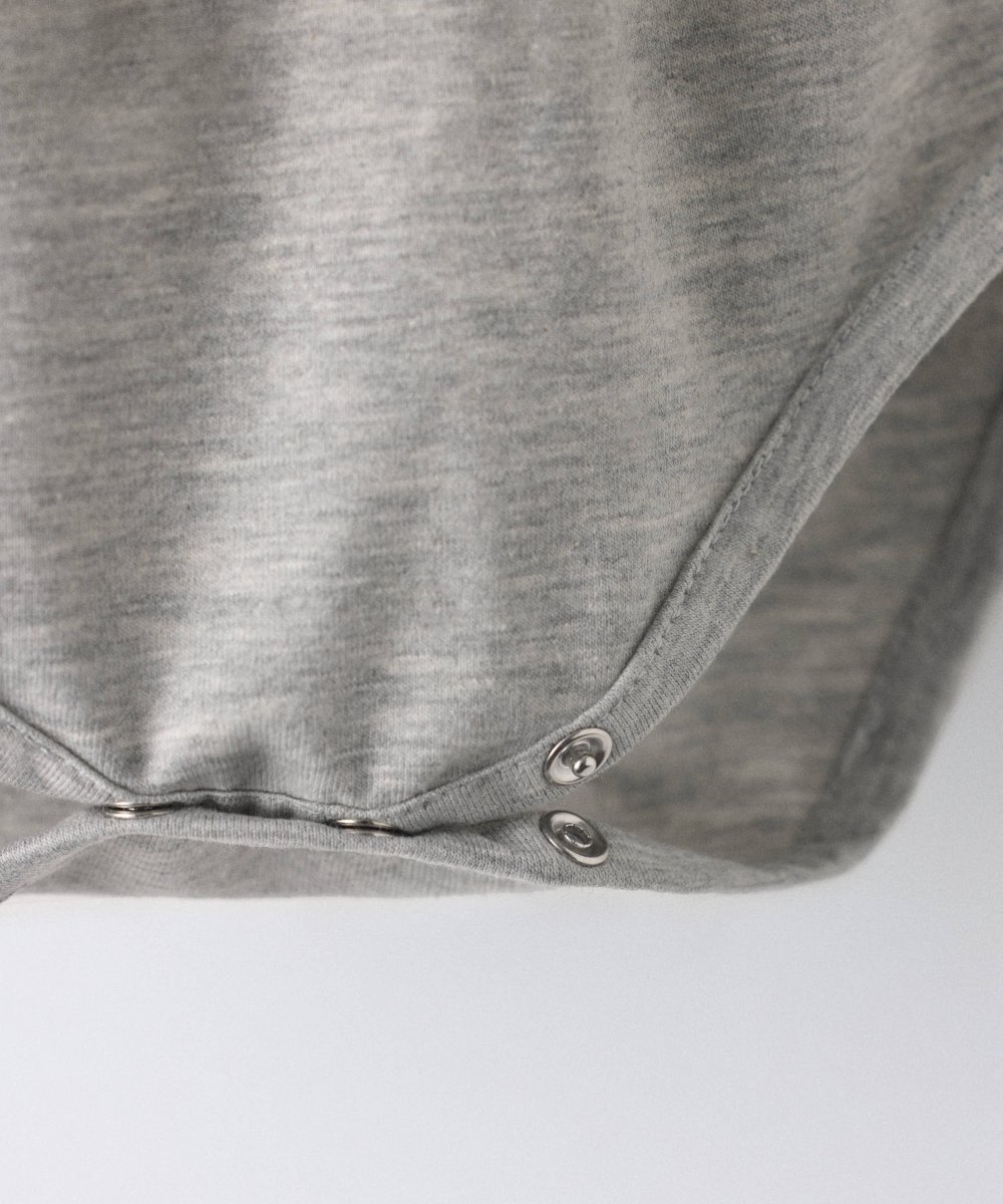 Body de bebé Liberty en gris claro de punto con osito bordado - Imagen 5