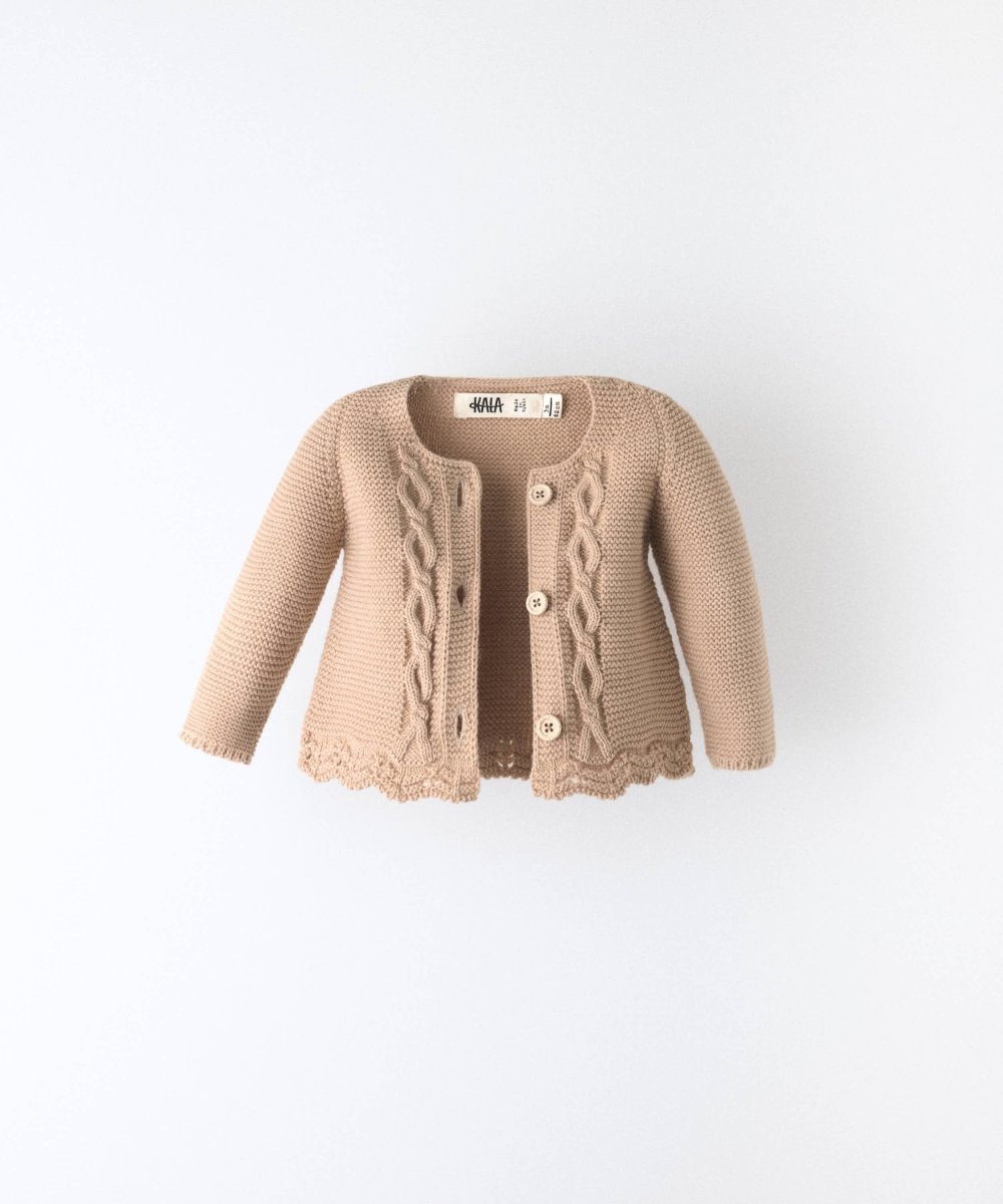 Chaqueta de punto de bebé Jolly en beige con trenzas y bajo de ondas - Imagen 2