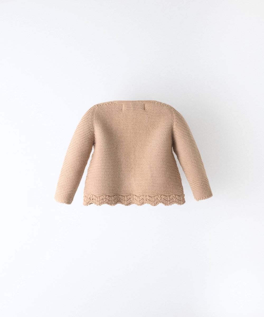 Chaqueta de punto de bebé Jolly en beige con trenzas y bajo de ondas - Imagen 3