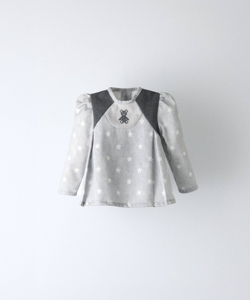 Conjunto de bebé Harper de estrellas en gris, camisa y cubrepañal con osito bordado - Imagen 3