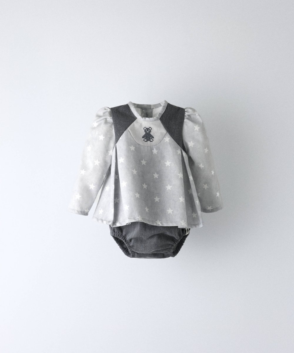 Conjunto de bebé Harper de estrellas en gris, camisa y cubrepañal con osito bordado - Imagen 2