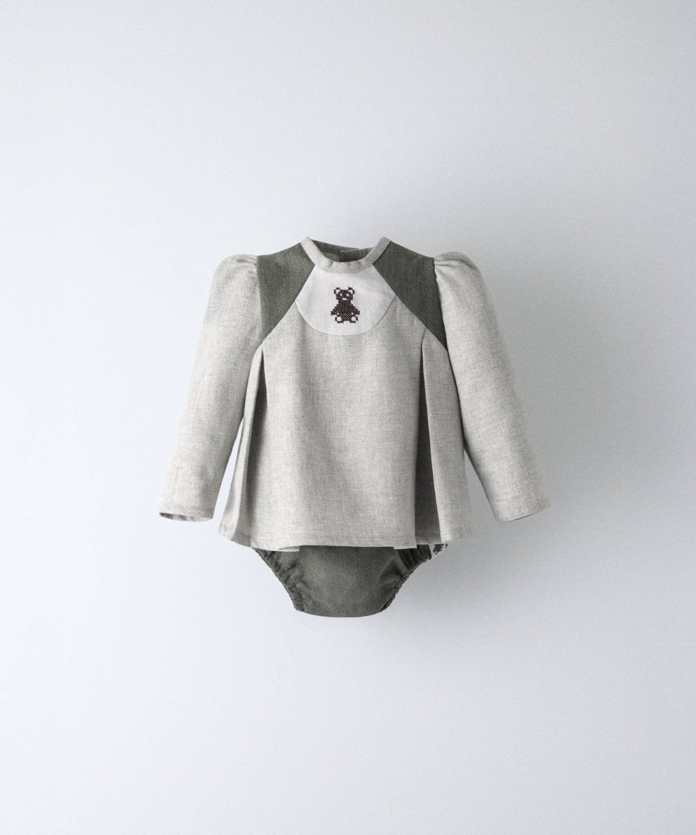 Conjunto de bebé Harper en gris, camisa y cubrepañal con osito bordado - Imagen 2