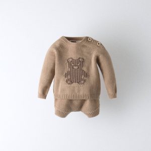 Conjunto de punto de bebé Strutt en beige de jersey y short con osito