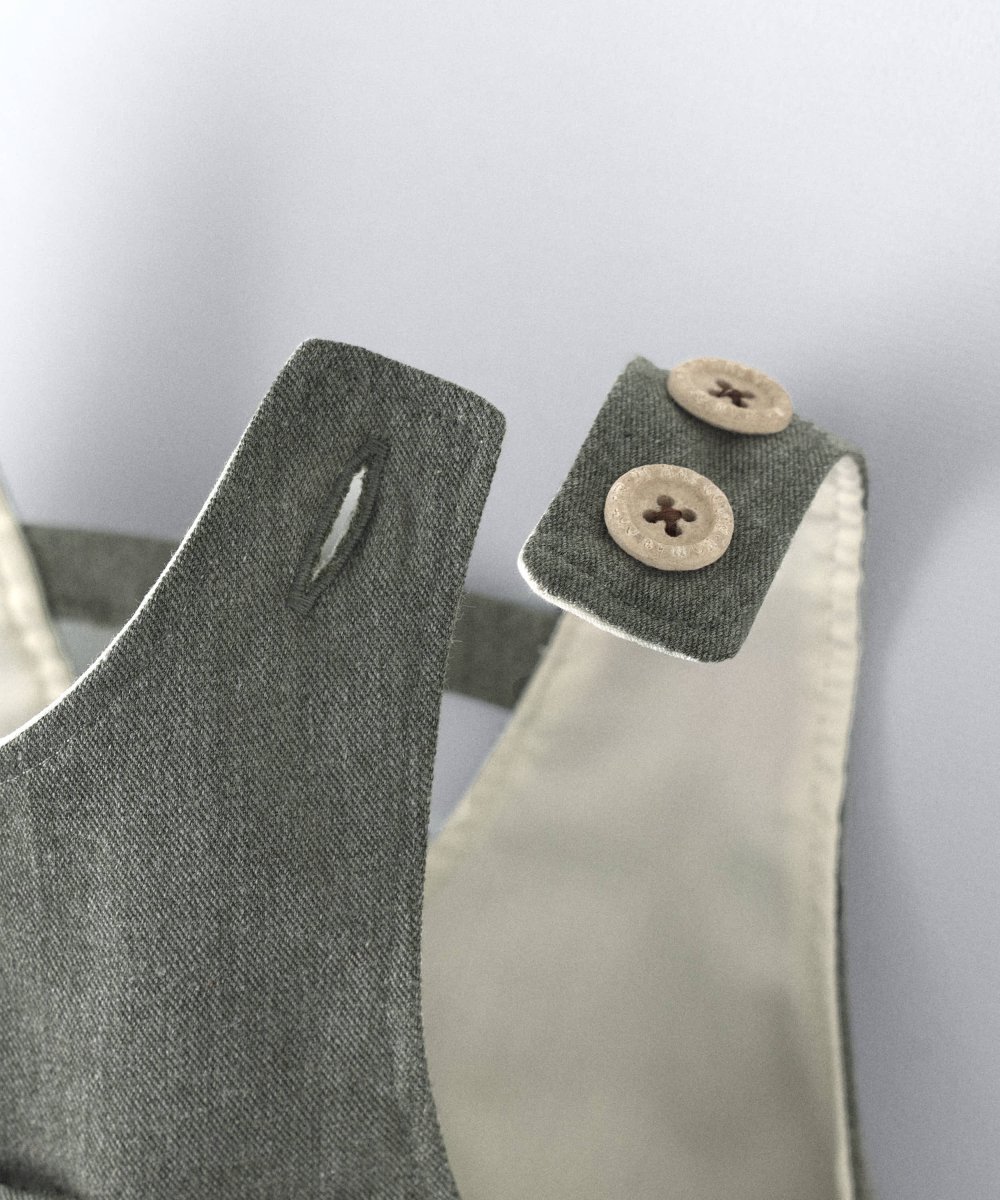 Peto de bebé Land Baby en kaki con osito bordado - Imagen 4