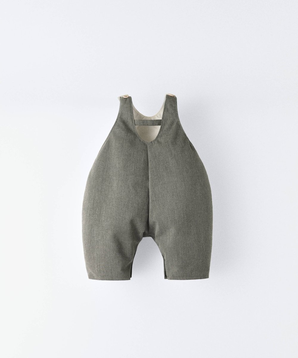 Peto de bebé Land Baby en kaki con osito bordado - Imagen 3