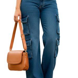 Pantalón vaquero cargo azul con bolsillos laterales