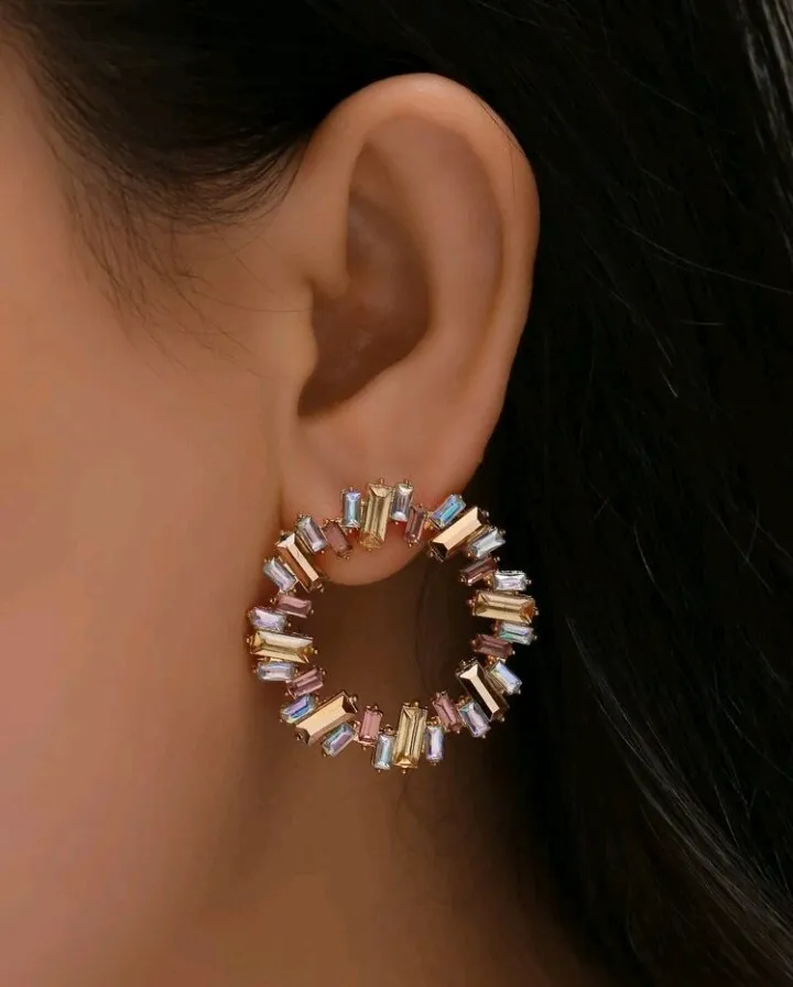 Pendientes geométricos de aro con cristales, Belisa - Imagen 7