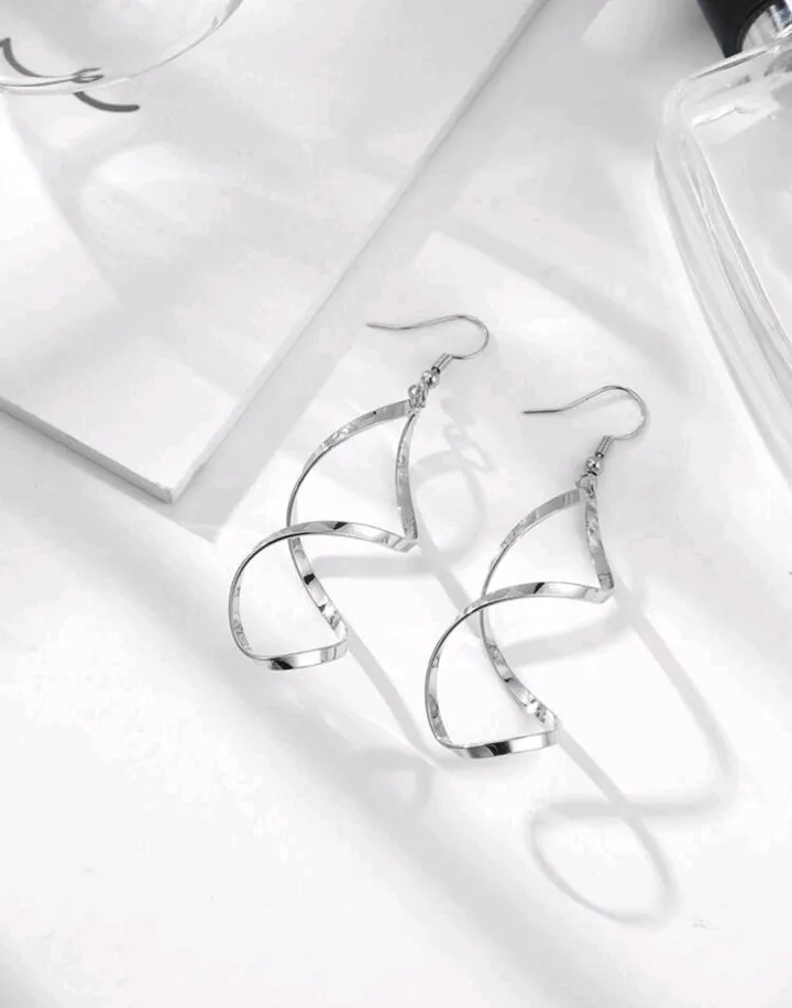 Pendientes largos geométricos en espiral, Chesna - Imagen 6
