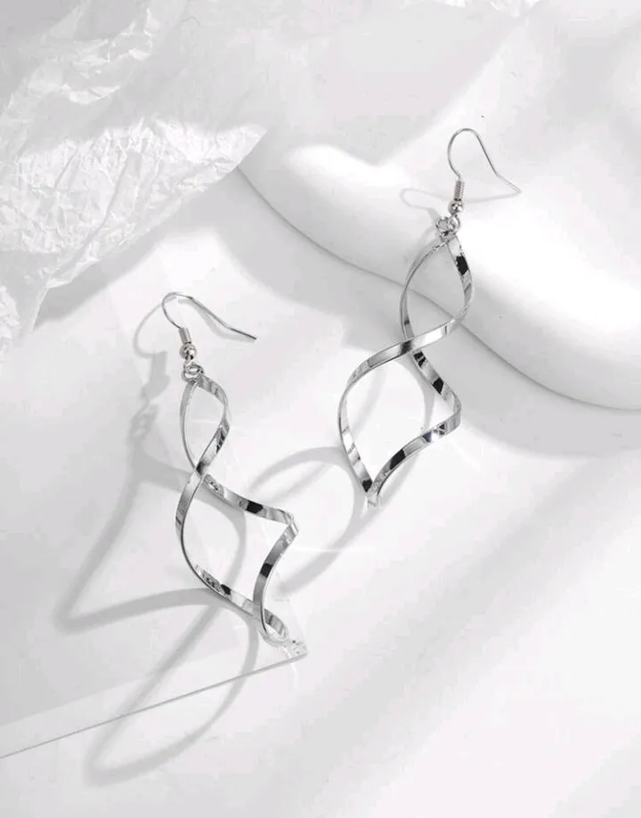Pendientes largos geométricos en espiral, Chesna - Imagen 7
