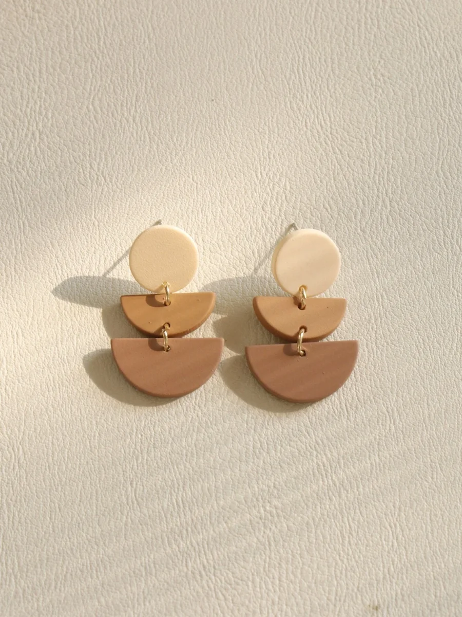 Pendientes geométricos color camel, Troya - Imagen 3