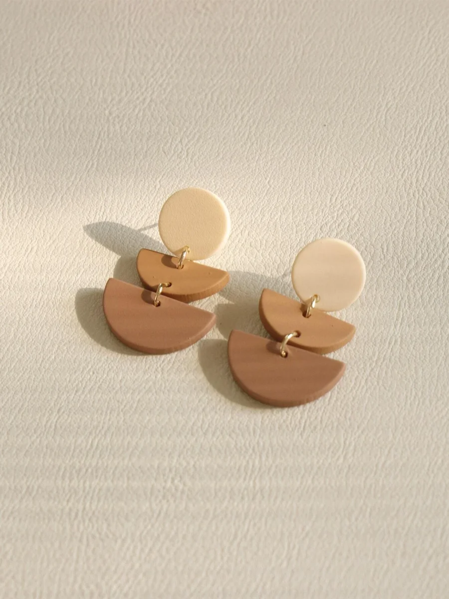 Pendientes geométricos color camel, Troya - Imagen 4