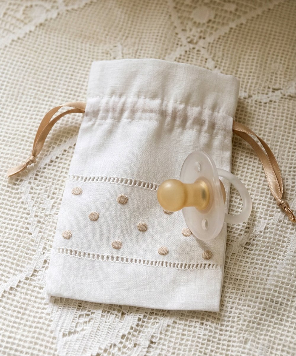 Bolsa para el chupete bordada con Bodoques y vainica - Imagen 4