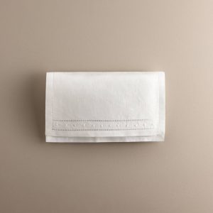 Bolsa de bebé de lino bordada con bodoques y vainicas