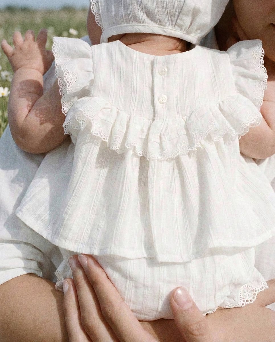 Jesusito bebé marfil algodón bordado con braguita - Imagen 7