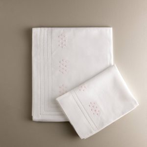 Juego de sábanas de cuna de algodón con bodoques bordados en rosa