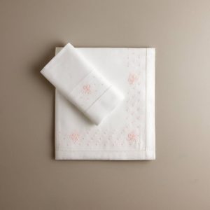 Sábana encimera de cuna con flores bordadas en rosa y funda de almohada